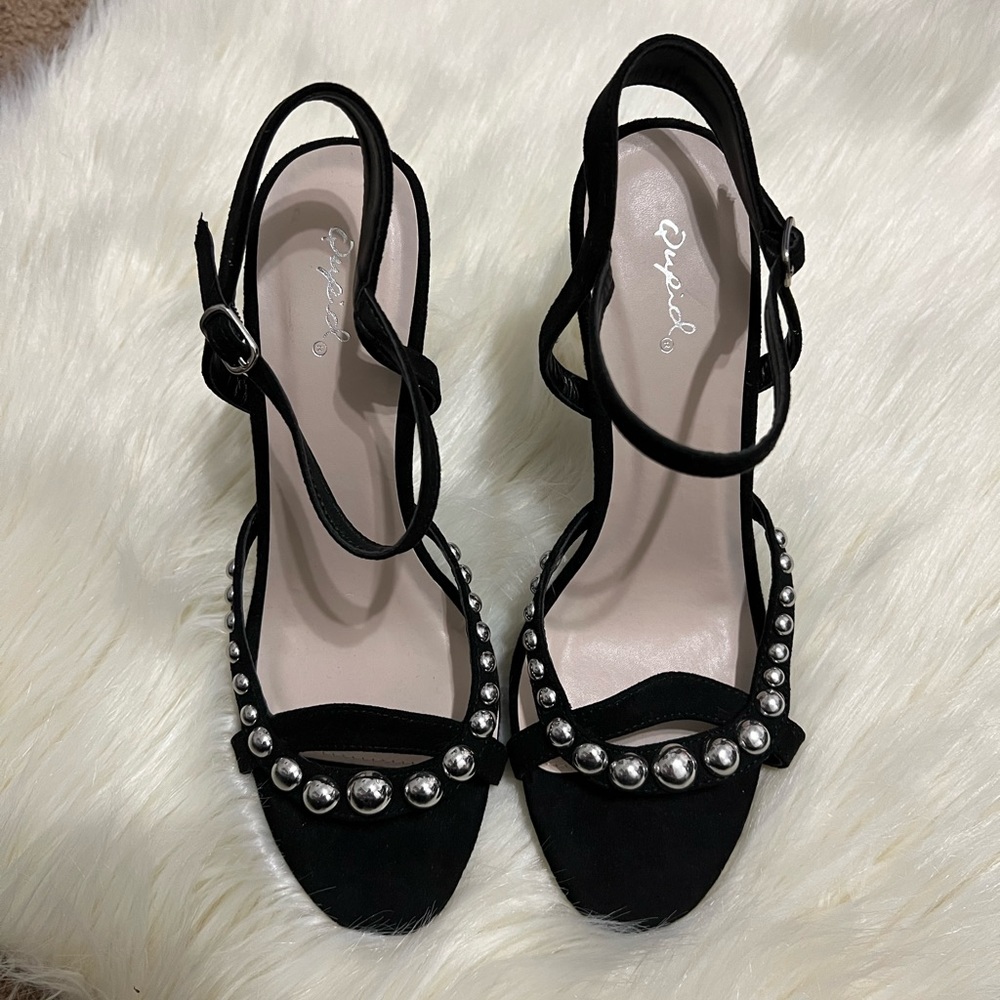 Black velvet heels with silver studs - Qupid